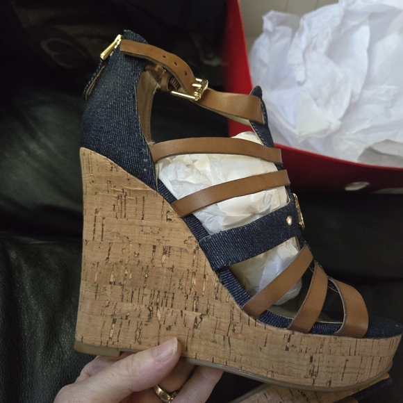 Guess CUTE brown& denim wedge heels sz7 NEW in box - Picture 9 of 10